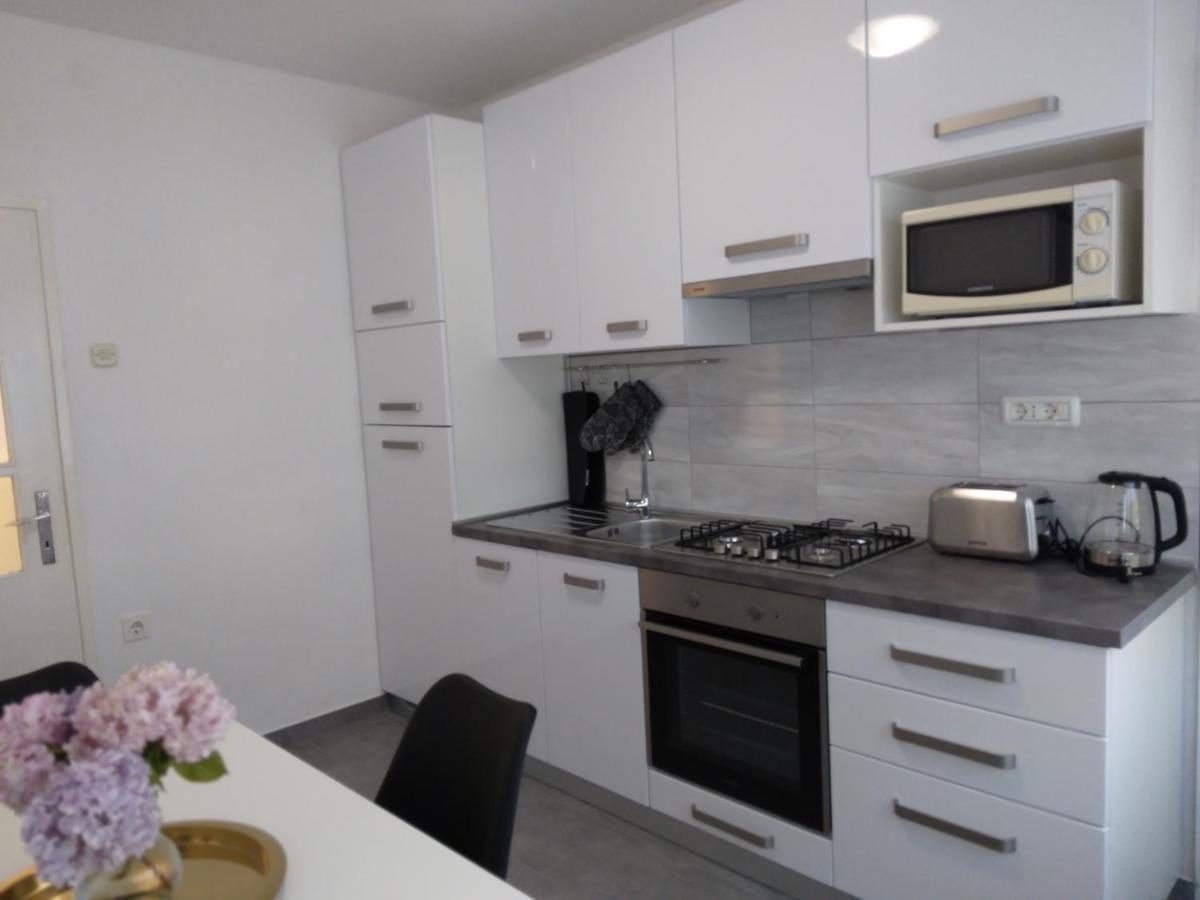 Antemma Apartment Пула Екстериор снимка